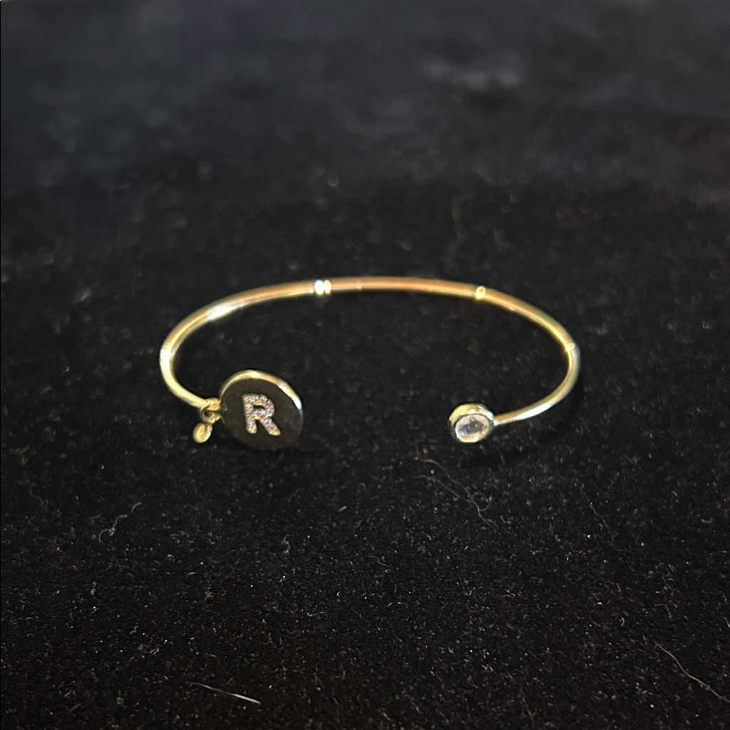 Tai Initial Bracelet R Monogram With Crystal Accent Gold Tone Guc 20$